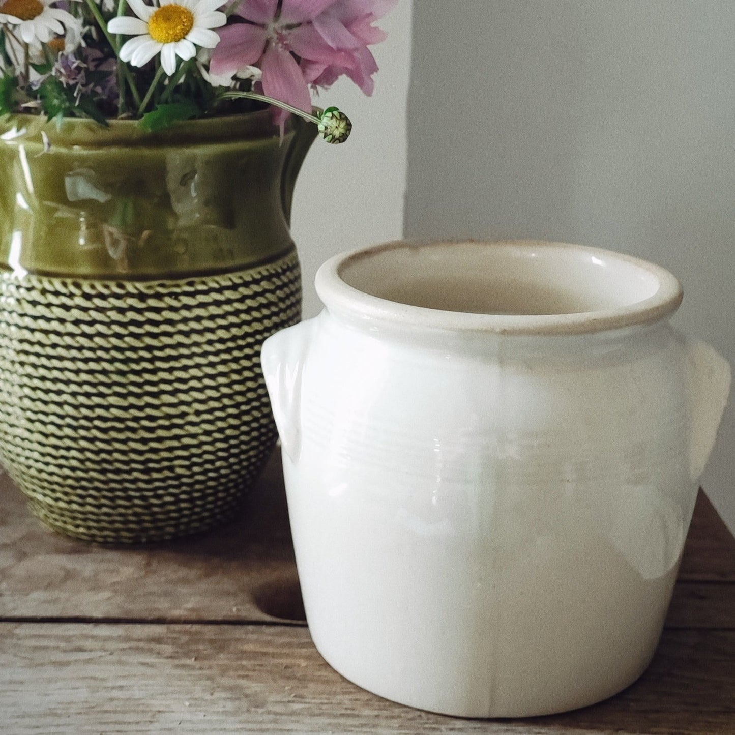 Pot en grès blanc