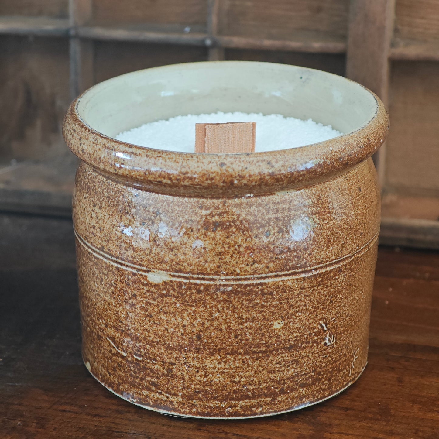 Pot ancien brun tacheté